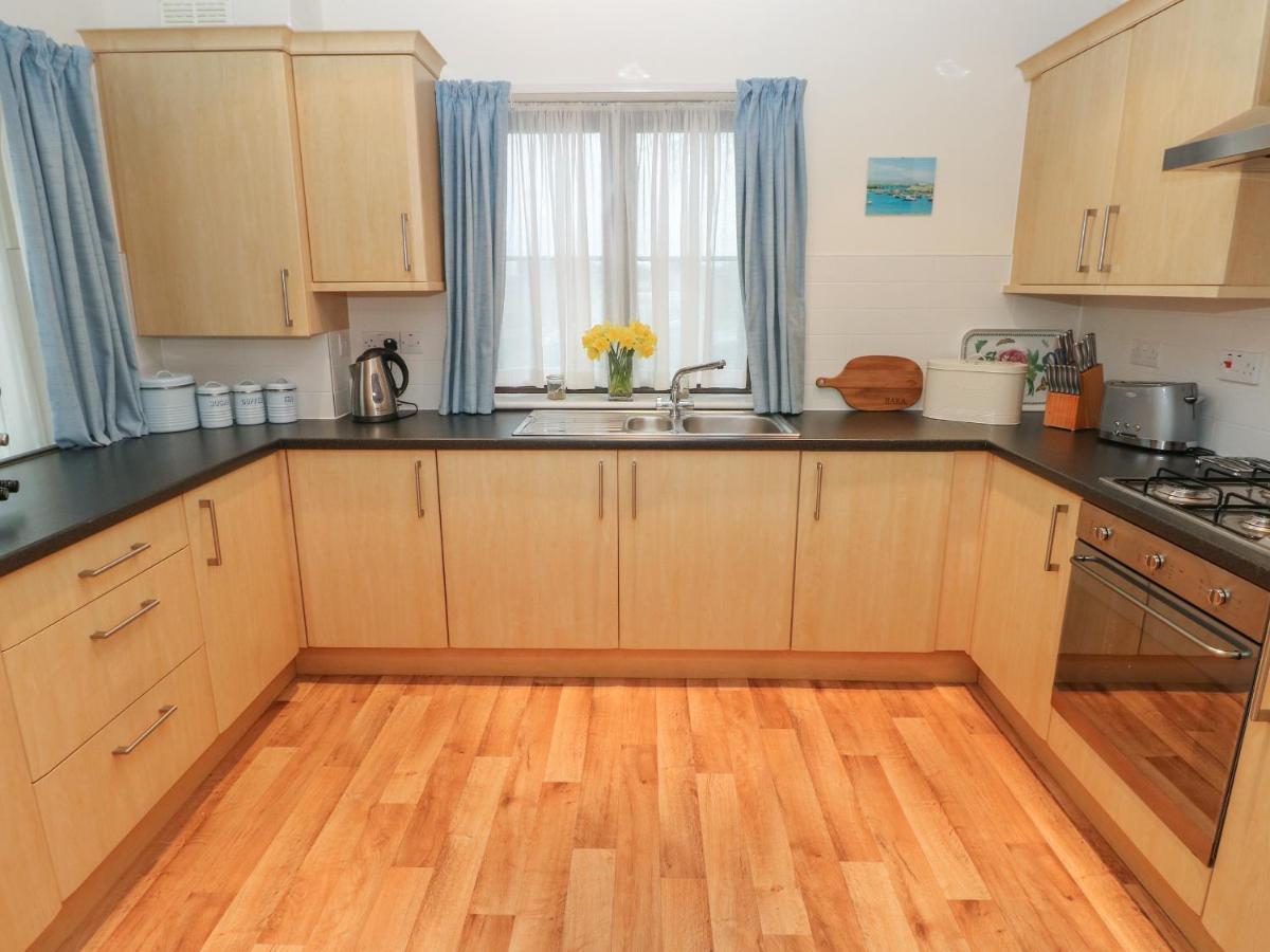 2 Chandlers Yard Burry Port Exterior photo